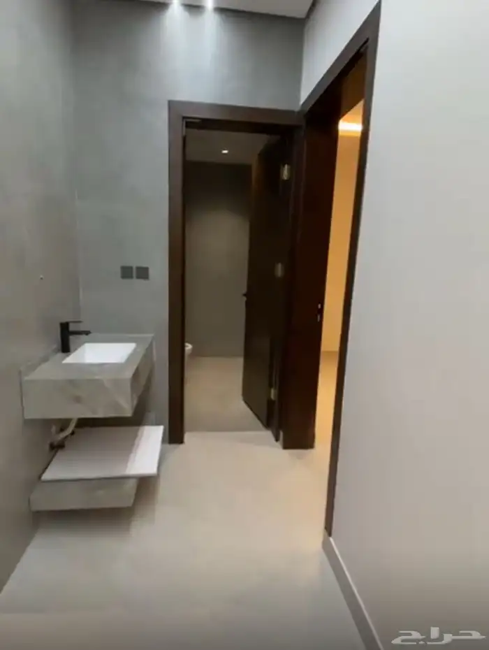 شقق دور ثاني بسعر خاص 1