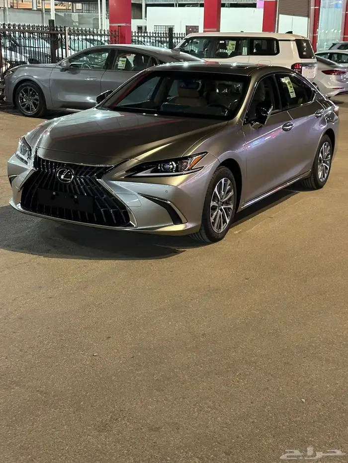 لكزس ES250 aa وارد الساير موديل 2025 بسعر 183.000 5