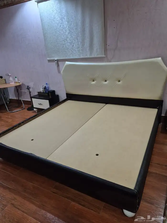 سرير ومرتبه(طراحه) وتسريحه للبيع 1