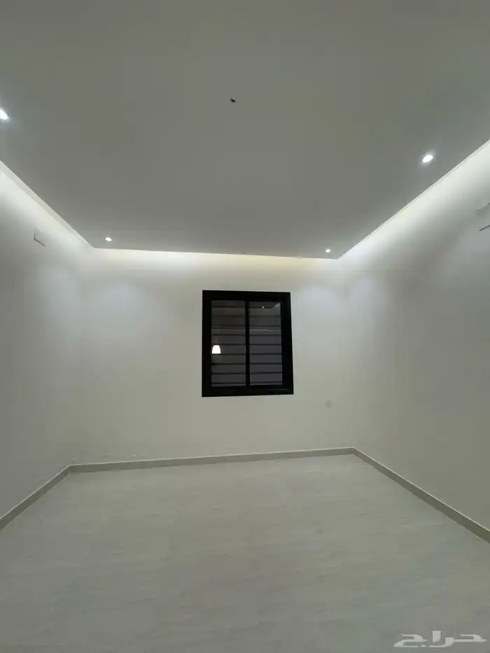شقه دور ارضي بمدخل سياره بحي الهيام 580 الف فقط 10
