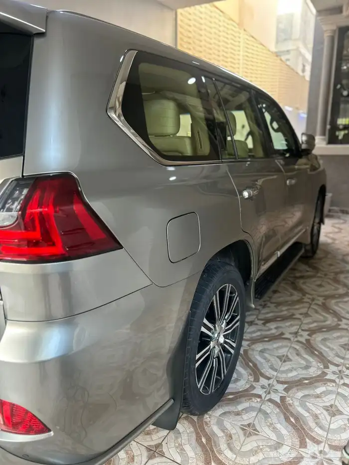 جيب لكزس فل كامل 2018 lx570 10