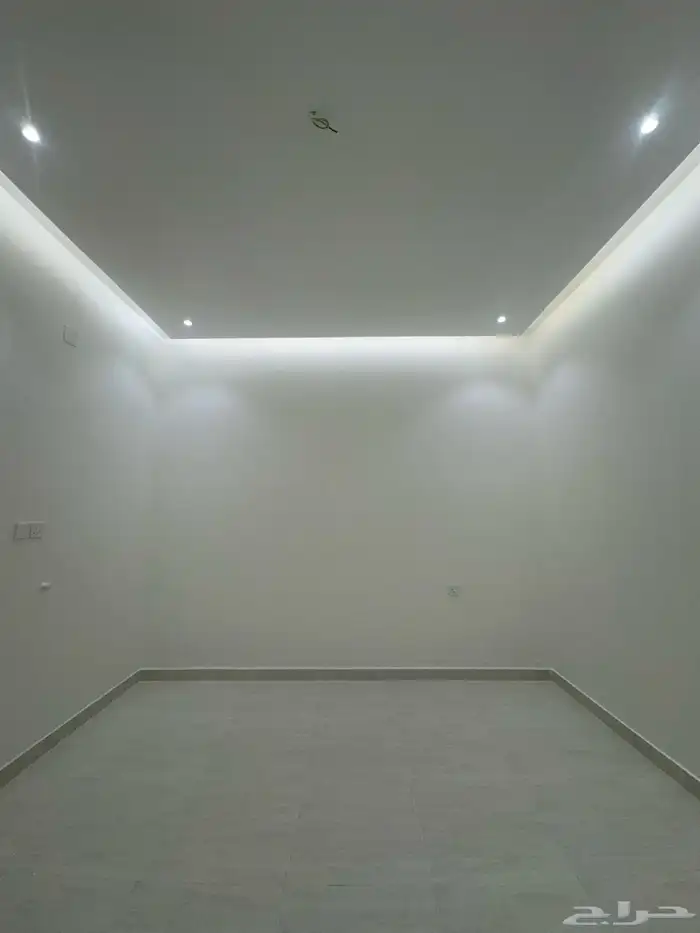 شقه دور ارضي بمدخل سياره بحي الهيام 580 الف فقط 2
