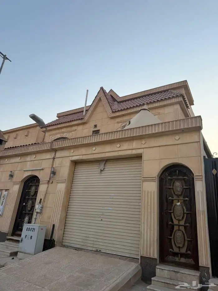 للبيع دور وشقتين حي طويق 1