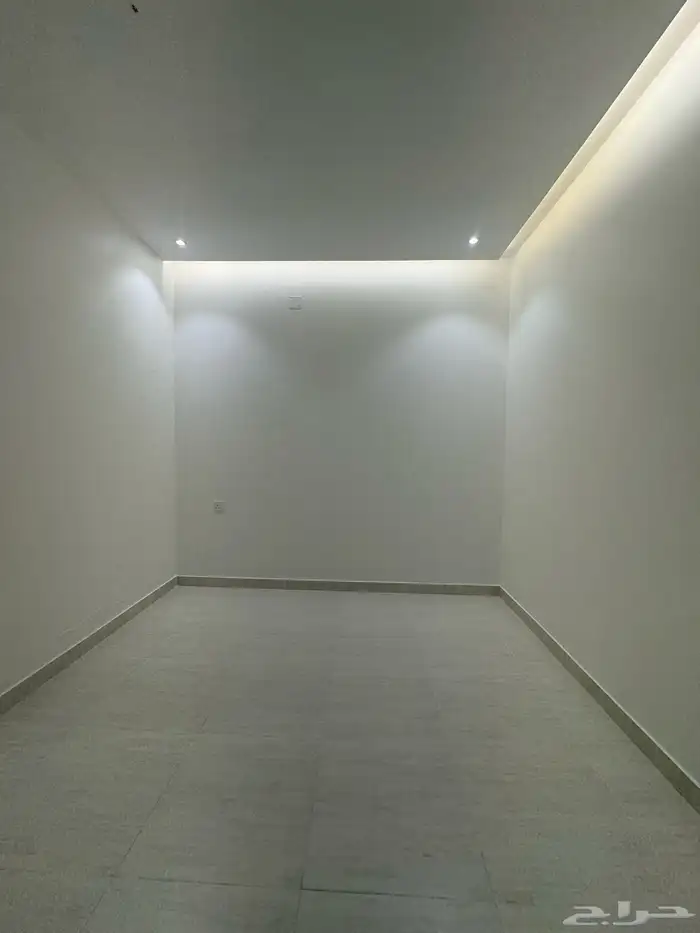 شقه دور ارضي بمدخل سياره بحي الهيام 580 الف فقط 11