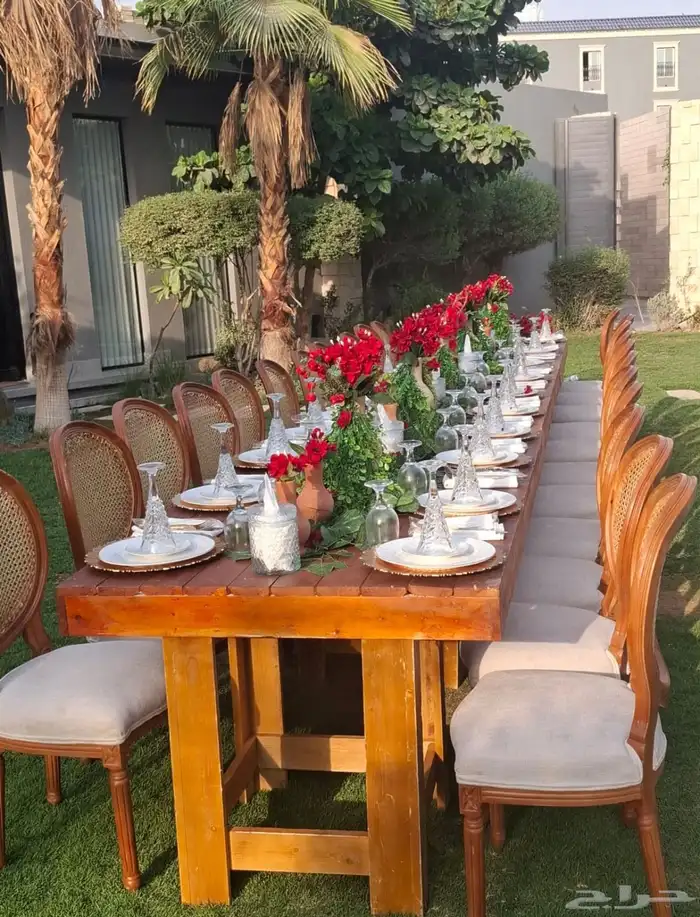 تأجير طاولات وكراسي خشب فيايبي 26