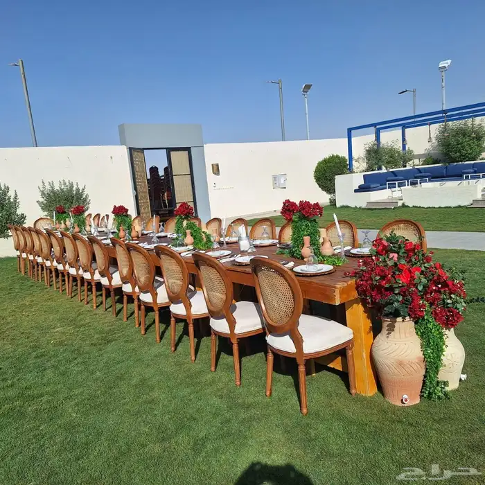 تأجير طاولات وكراسي خشب فيايبي 0