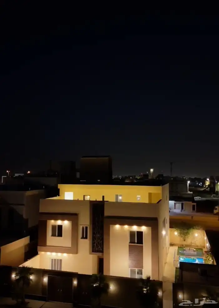 فرصه للبيع فيلا شبه قصر في حي المهديه 0