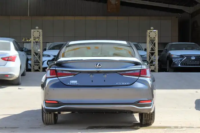 لكزس - ES300 Ah هايبرد - 2025 - خليجي 8