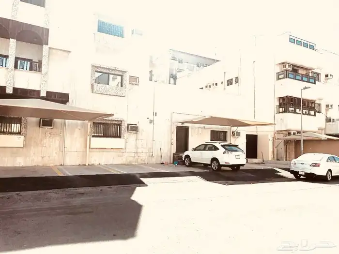 شقة كبيرة 5غرف مع سطح خلف لكزس العزيزية 46 ألف مقدم سنوي 31