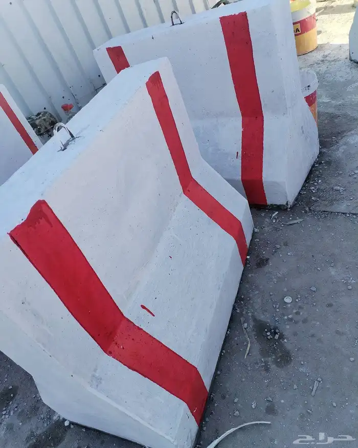 حواجز خرسانية قواعد انارة 1