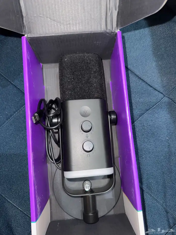 مايك فيفاين AM8 1