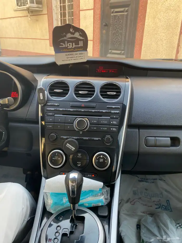 السلام عليكم جيب مازدا للبيع بدي وكاله عداد 300 4