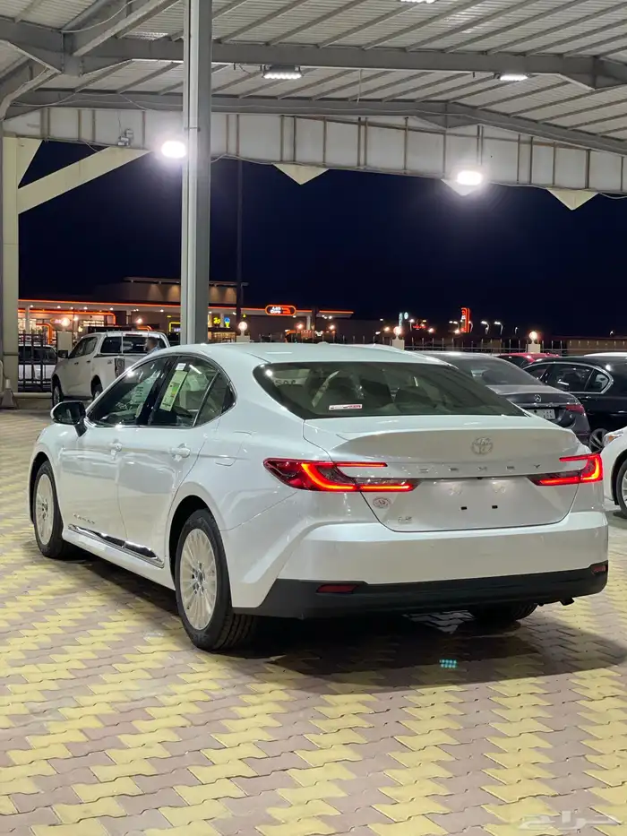 تويوتا كامري LE بنزين 2025 جديد 5