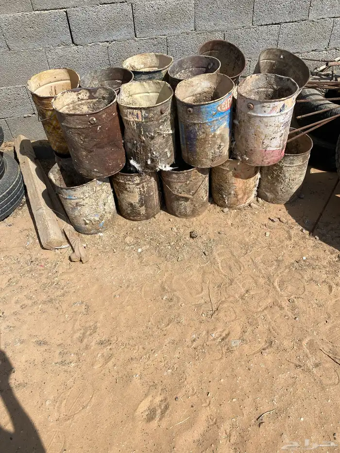 قواطي بوية حديد وبلاستيك للحمام 1
