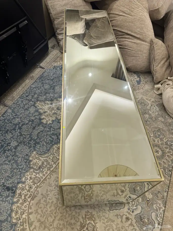 1 طاولة تلفزيون و 1 طاوله وسطيه و 1 طاوله جانبيه هوم سنتر 7