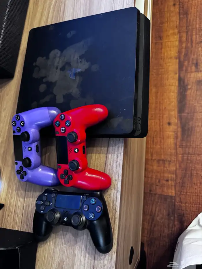 سوني 4 مستعمل مع 3 أيادي ps4 for sale 3
