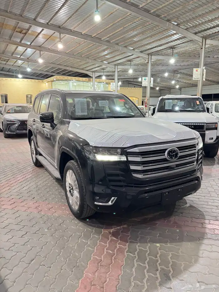 تويوتا لاندكروزر GXR3 بنزين 2025 1
