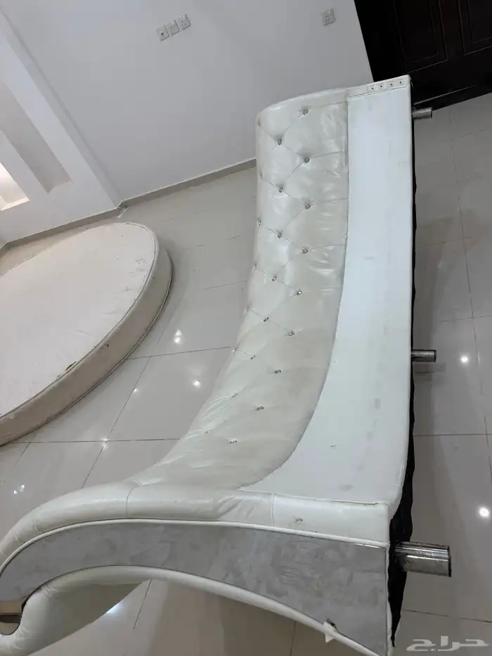 سرير نوم دائري نظيف 2