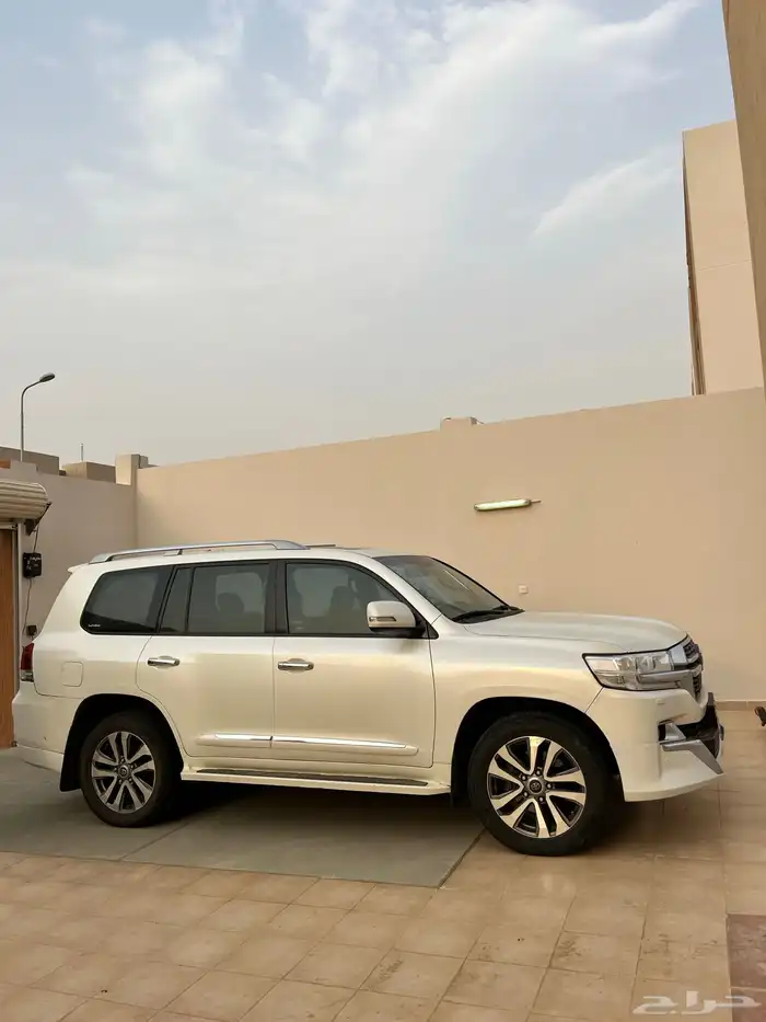 لاندكروزر GXR 2016 نظيف 3