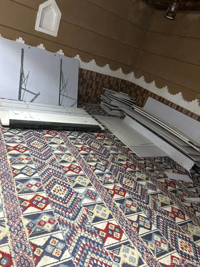 اثاث للبيع واسكرترات كهرب وفرشات وسرير ودولاب 5