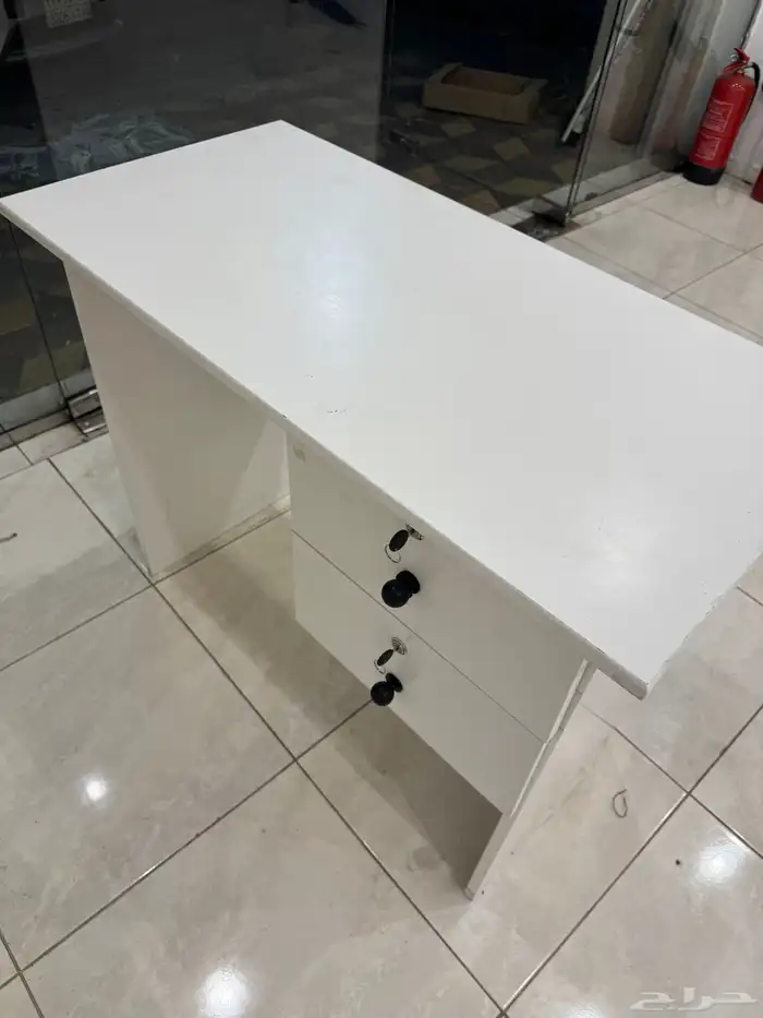 طاولة مكتب 0