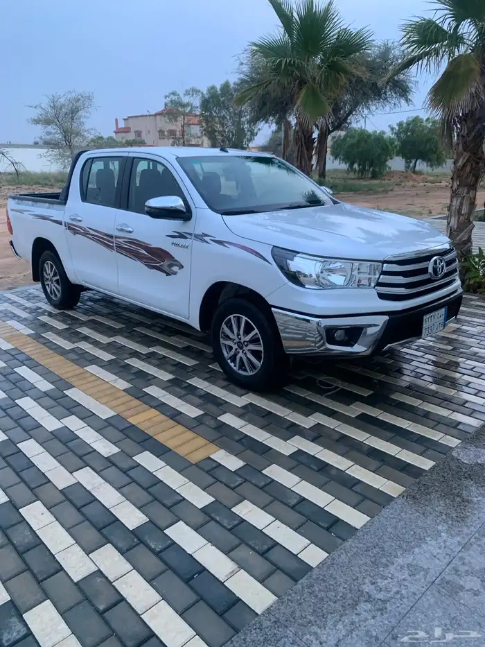 هايلوكس2023 شبه جديده ماشيه 35 الف 0
