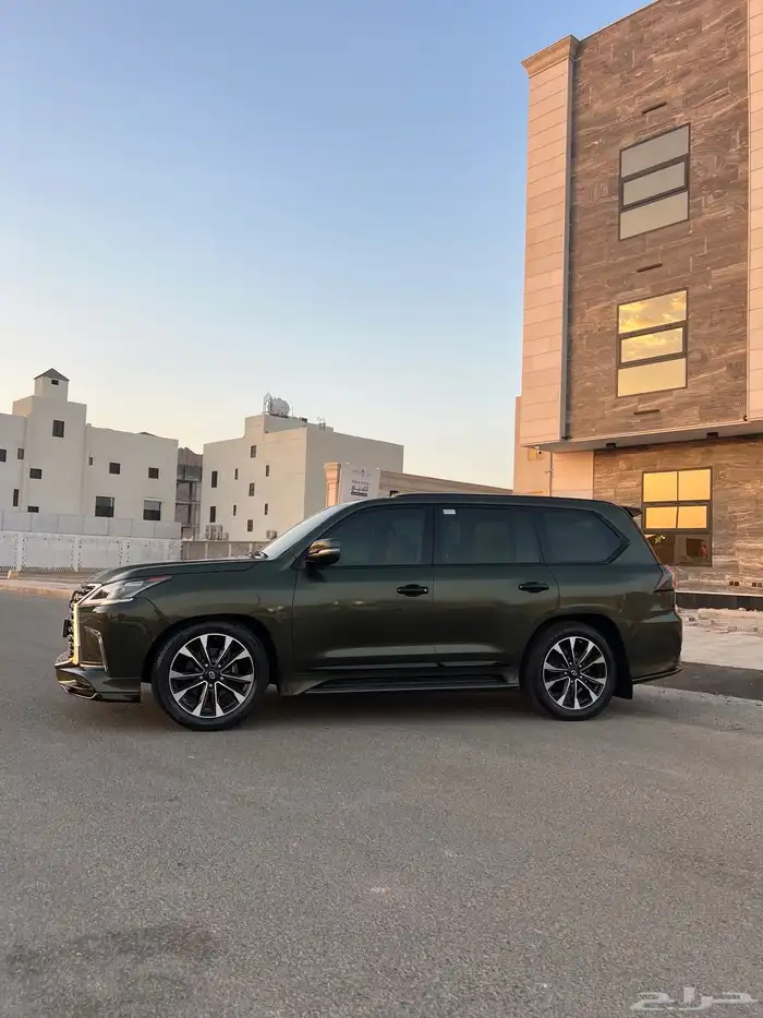 لكزس LX570 موديل 2021 بلاك اديشن 7