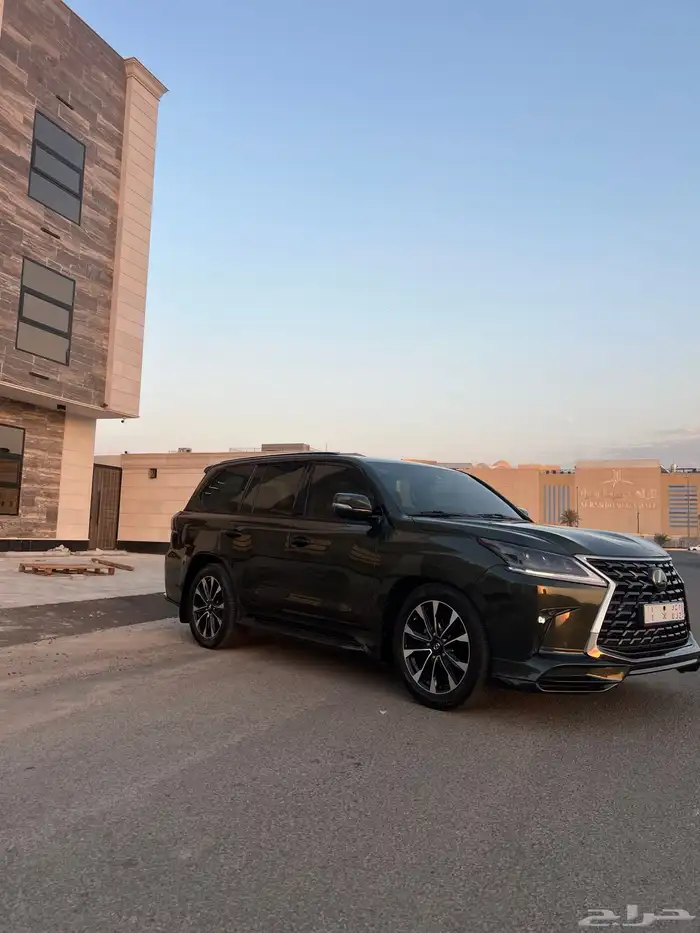 لكزس LX570 موديل 2021 بلاك اديشن 6