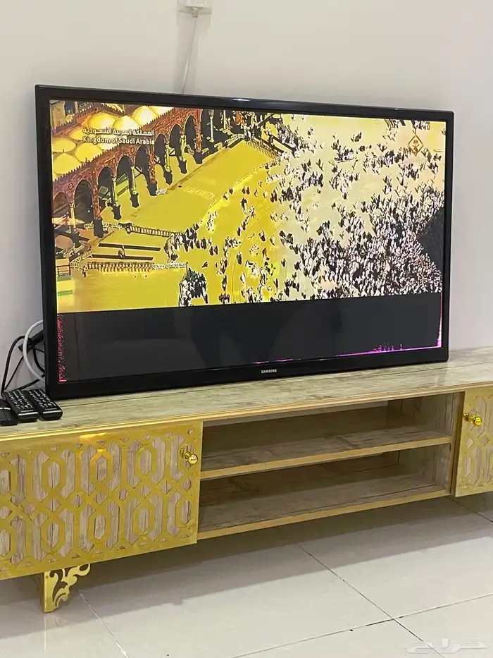 طقم كامل 9 أشخاص مع الطاولات وحده كبيره و4 خدمه مع طاوله 6