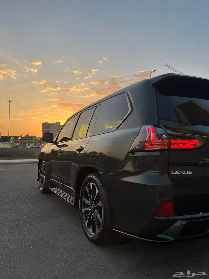 لكزس LX570 موديل 2021 بلاك اديشن 3