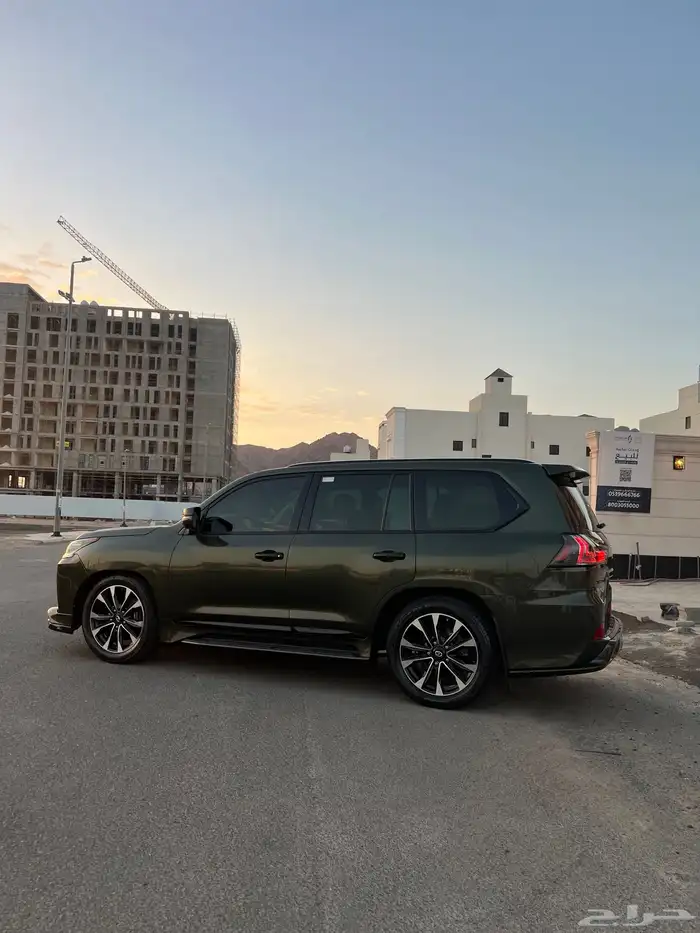 لكزس LX570 موديل 2021 بلاك اديشن 10