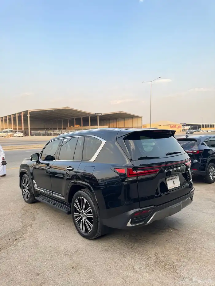 للبيع لكزس BB LX600 2023- ممشى قليل جدا 4