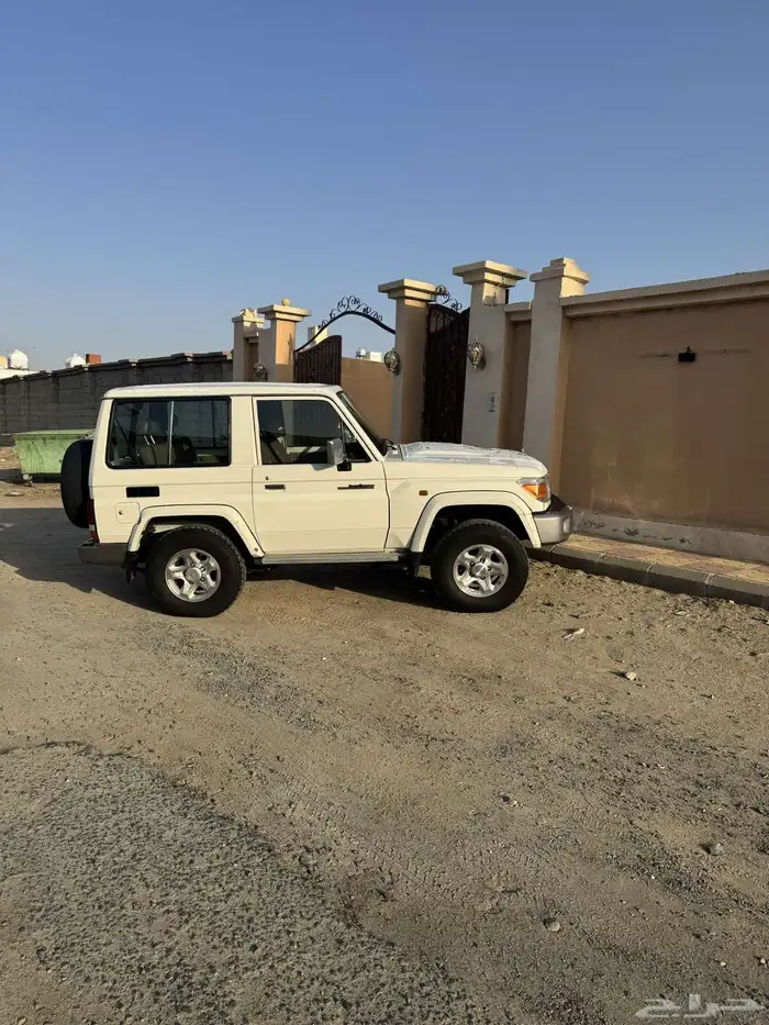 للبيع جيب ربع 2010 شخصي 8