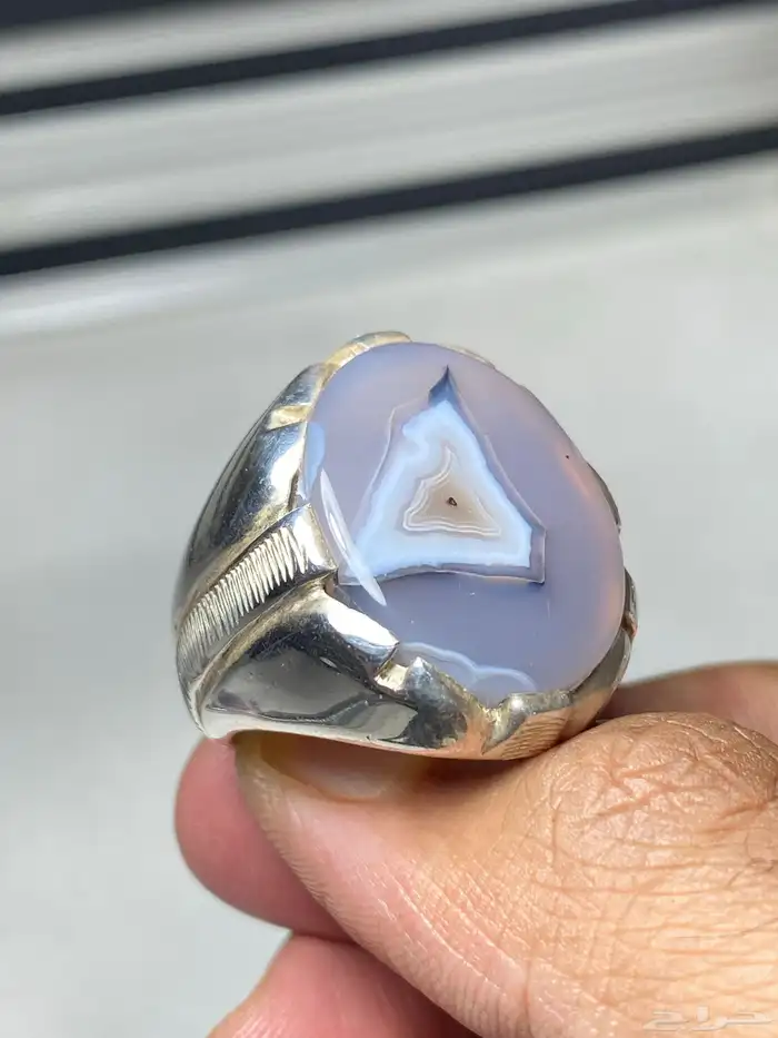 خاتم عقيق يماني بتجويف خام مميز 0