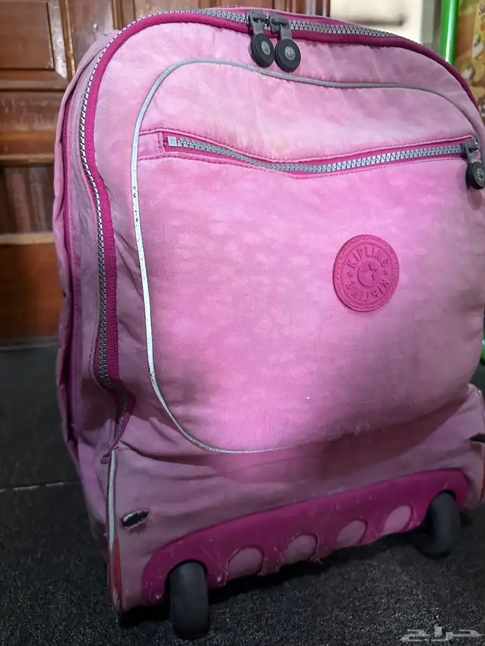 شنطة kipling مستخدمة بخمسة وثلاثين ر 24