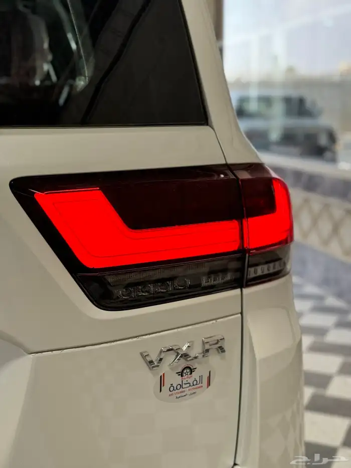 لاندكروزر VXR فل كامل 2025 18