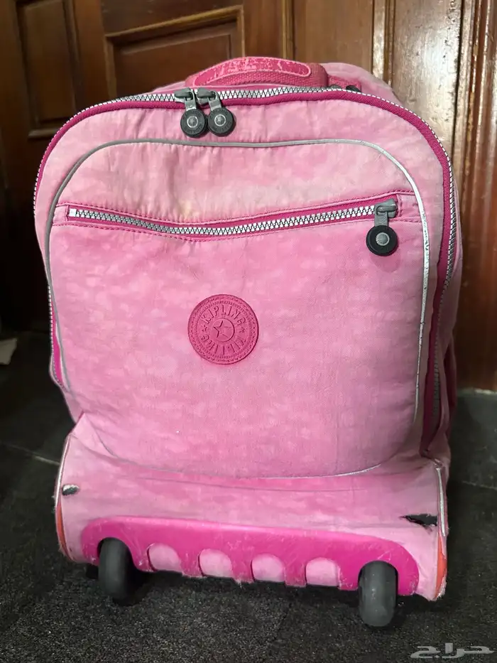 شنطة kipling مستخدمة بخمسة وثلاثين ر 0