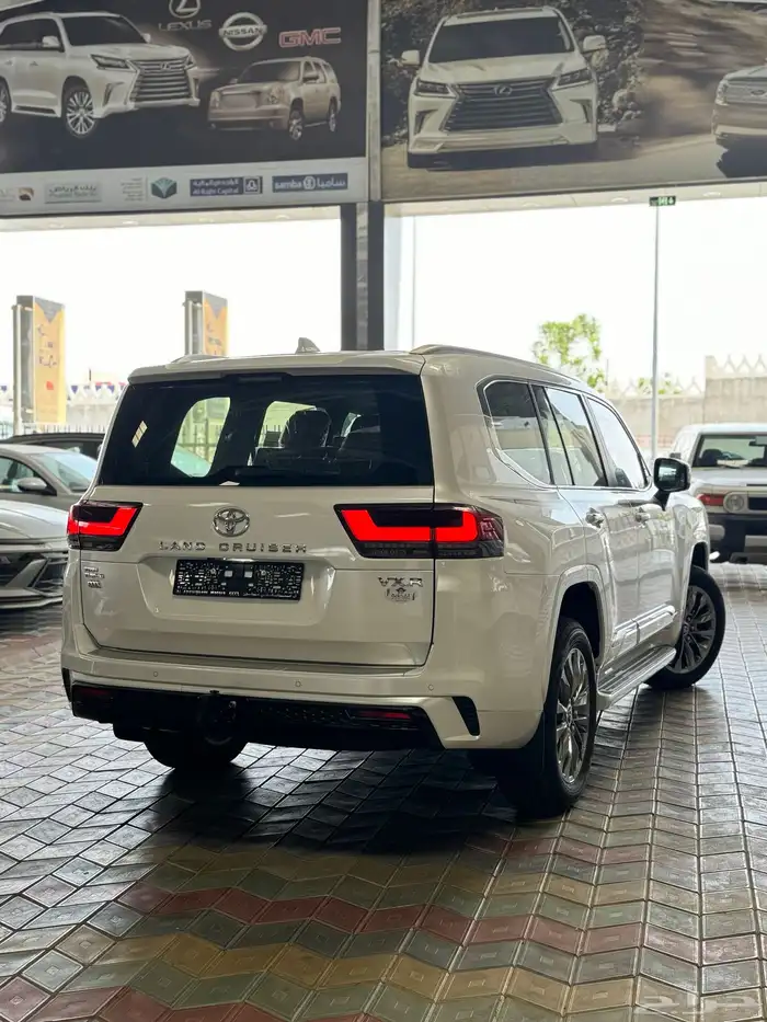 لاندكروزر VXR فل كامل 2025 4