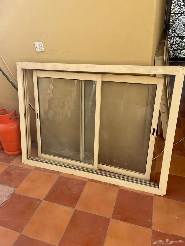 شبابيك المونيوم نظيفه مع الشبك 4