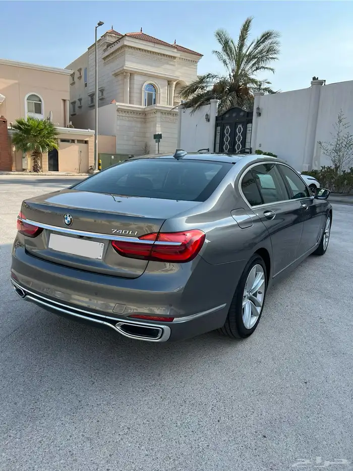 بي ام دبليو 2019 فل 740 li 4