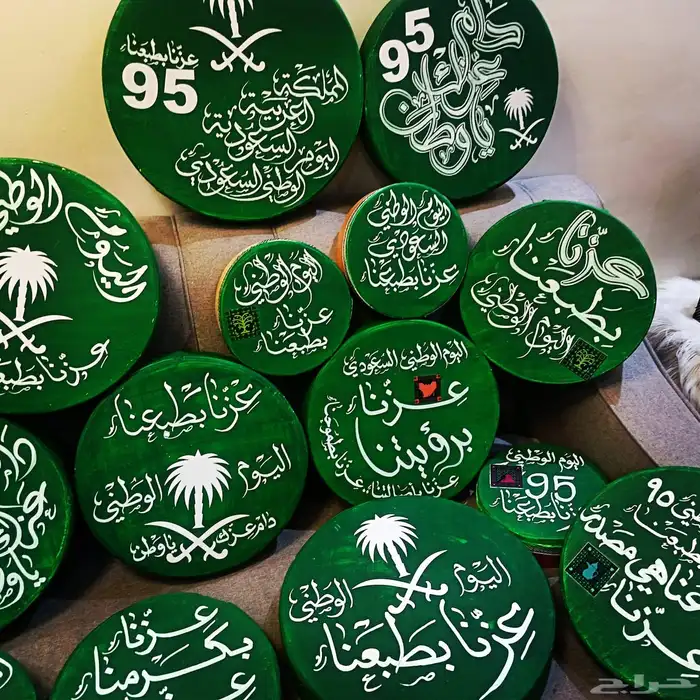 دفوف مزخرفة بشعارات خاصة باليوم الوطني 1