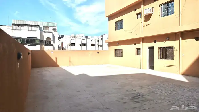 شقة كبيرة 5غرف مع سطح خلف لكزس العزيزية 46 ألف مقدم سنوي 27