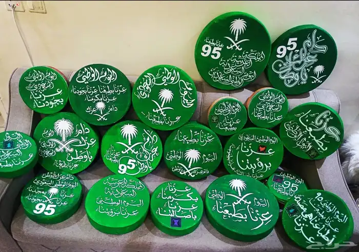دفوف مزخرفة بشعارات خاصة باليوم الوطني 0
