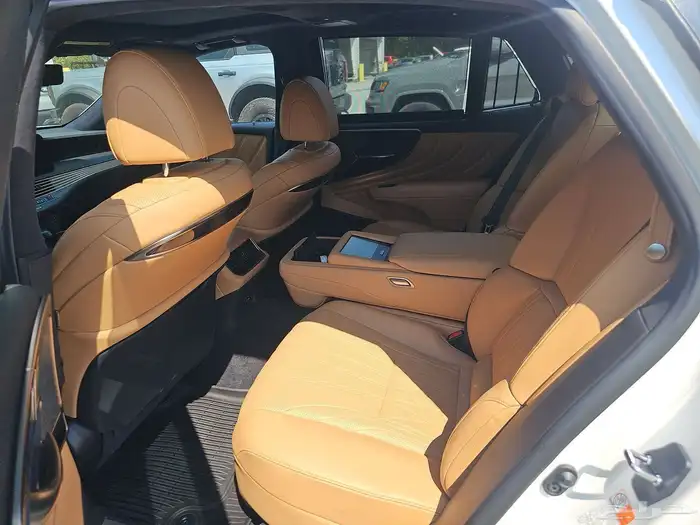 2021 لكزس LS 500 10