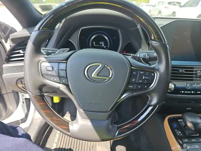 2021 لكزس LS 500 7