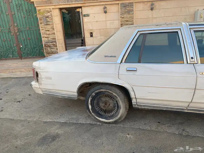 للبيع فورد كراون فكتوريا 1991 كلاسيك 3