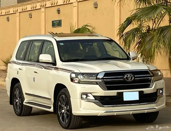 لاند كروزر 2020 GXR بريمي 2