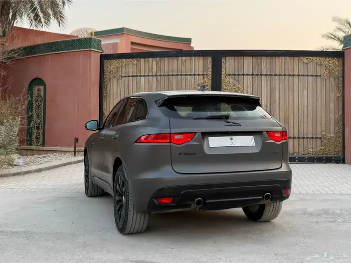 جاكور F Pace 2017 فل كامل نظيف جدا 4