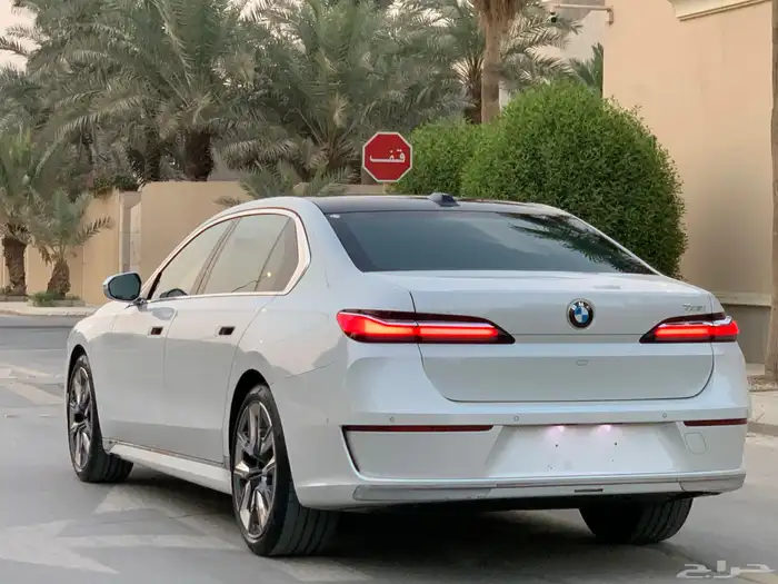 بي ام دبليو 735Li موديل 2023 بحالة الوكاله ممشى 19 الف 13