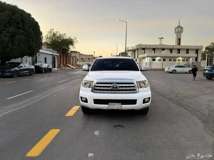 تويوتا سيكويا مالك واحد وممشى قليل شرررط 4